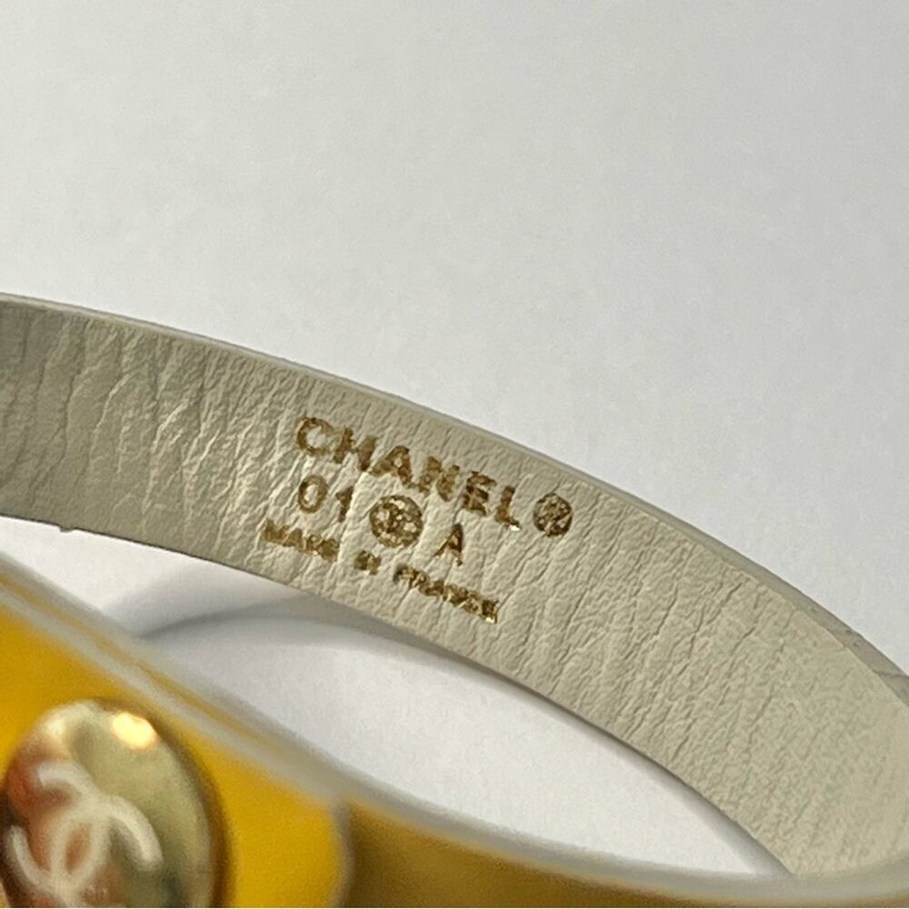 AUTH VTG Coco CHANEL Yellow Leather & Logo Charm Snap Button Bracelet Wrap Cuff - Picture 5 of 16